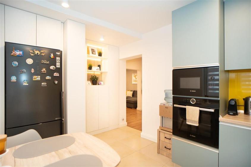 Apartament cu 3 camere semidecomandat în Rogerius