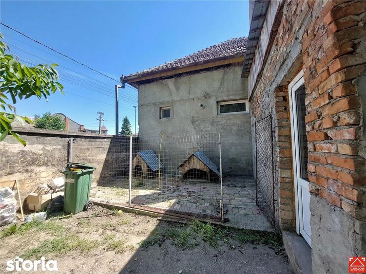 Casa spatioasa cu teren mare, pe colt, in Periam - 16