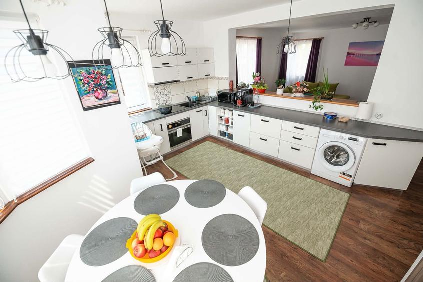 Casa de vanzare 4 camere - 4