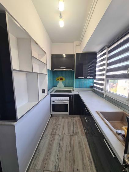 Proprietar vand apartament 3 camere complet decomandat Dezrobirii / Rovine. - 1