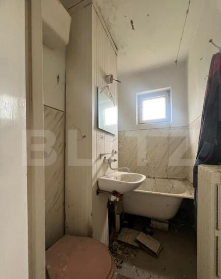 Apartament cu 3 camere, 48mp, de renovat, zona Micro 3 - 2