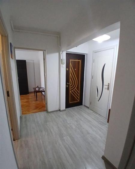 Apartament decomandat cu  camere in zona Strand - 8
