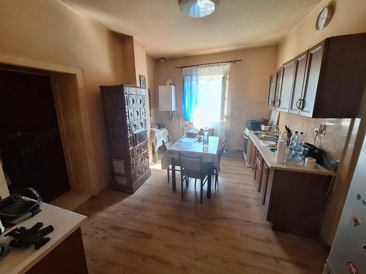 Casă cu 2 camere cu Teren 1495 Mp în Utvin