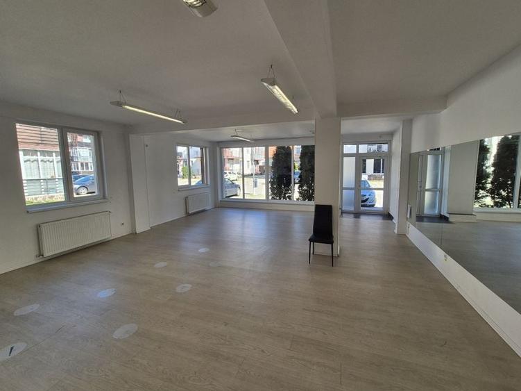 Spatiu comercial 109,54 mp + teren 222 mp + 2 locuri de parcare - Varteju - 4