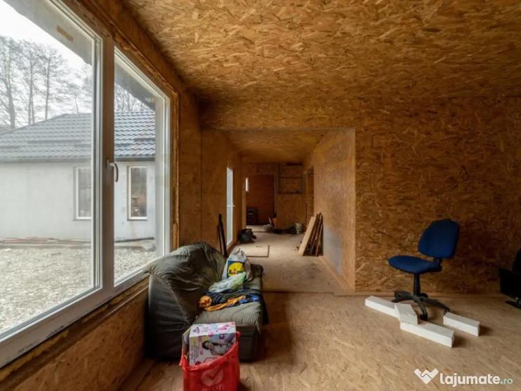 Casa moderna cu 5 camere intr-o zona lini?tita de deal - 6