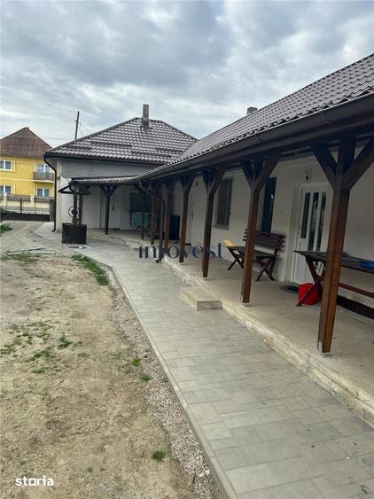 Casă cu 5 camere cu Teren 978 Mp în Păulești