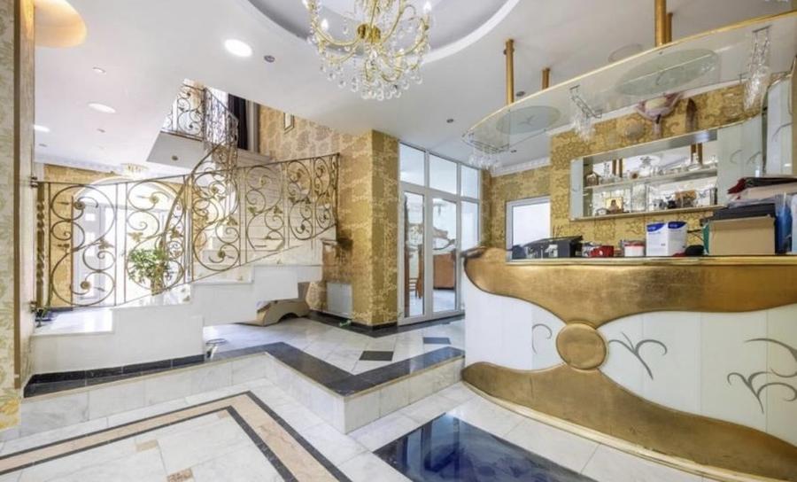 Casa individuala / Spatiu comercial / Clinica | 335 mp, curte proprie | Baicului - 8