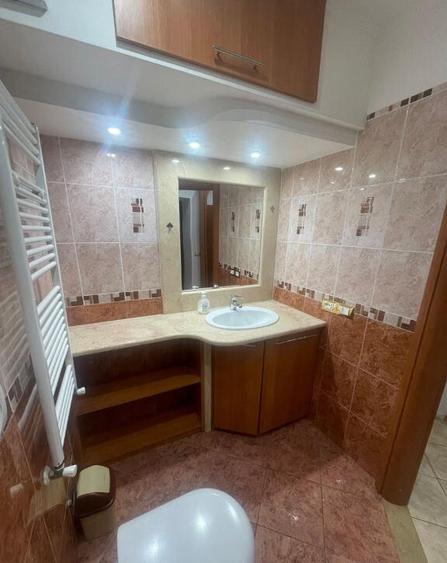 Inchiriez Garsoniera Piata 1 Mai - 3