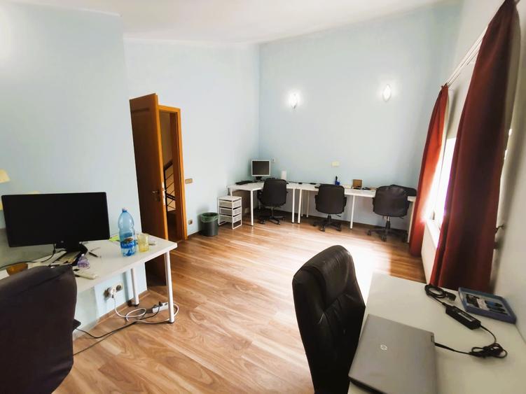 Aradului - Casa individuala 6 camere - Su:225mp - 4 locuri de parcare proprii - 6