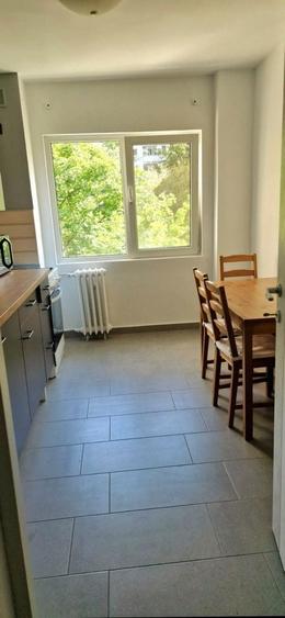 Apartament 3 camere, decomandat, 4/10 - 8