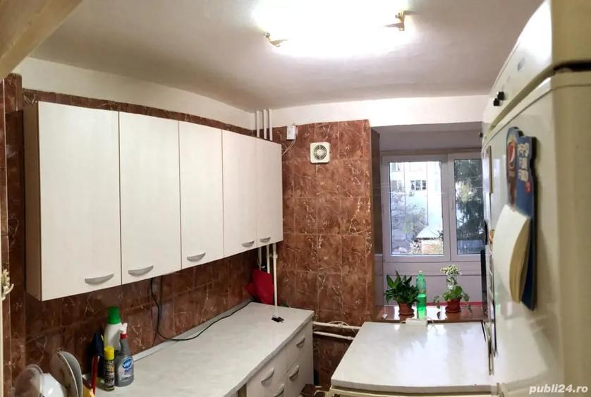 Apartament cu 3 camere în Berceni