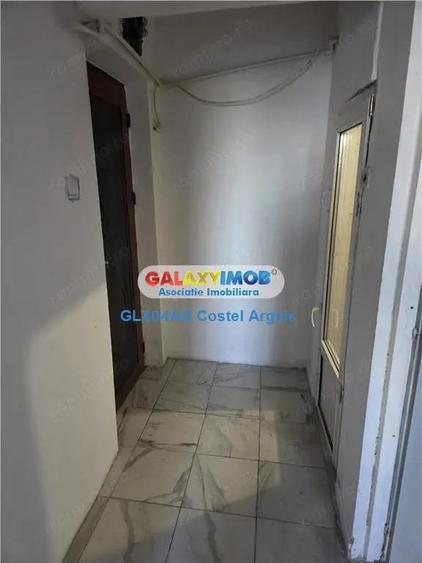 Vindem garsoniera in zona Razboieni-biserica , etaj 2, decomandata - 6