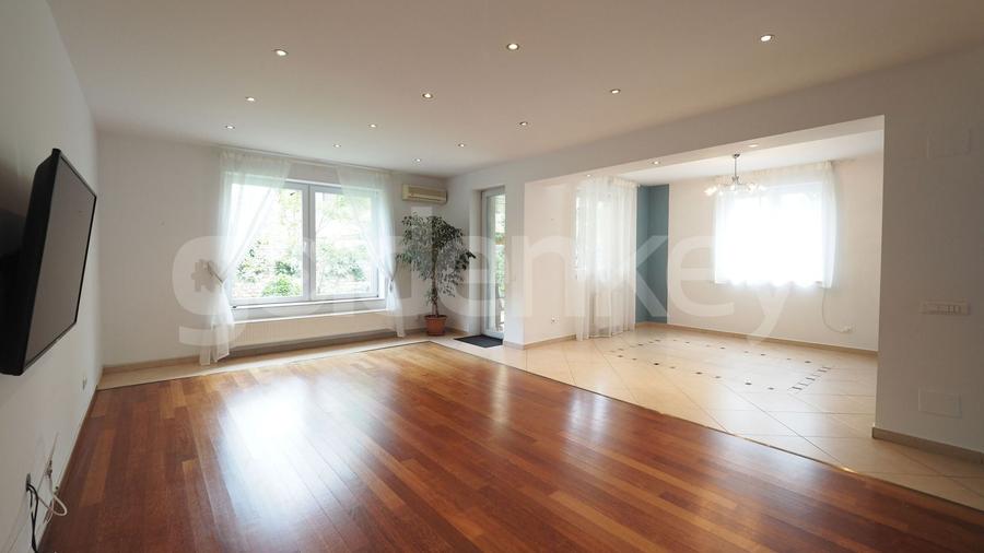 Vila cocheta in cartier rezidential cu piscina comuna, garaj - 2