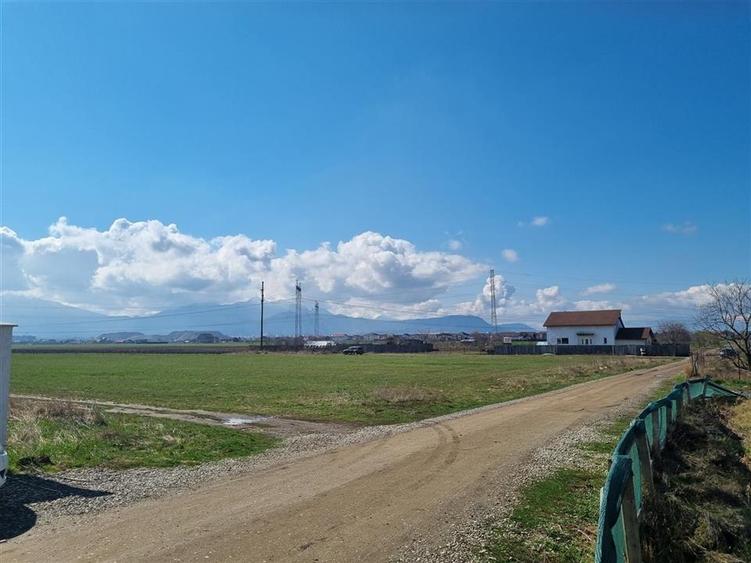 Apartament de doua camere cu teren de 300 mp pe CF  zona Sanpetru - 9