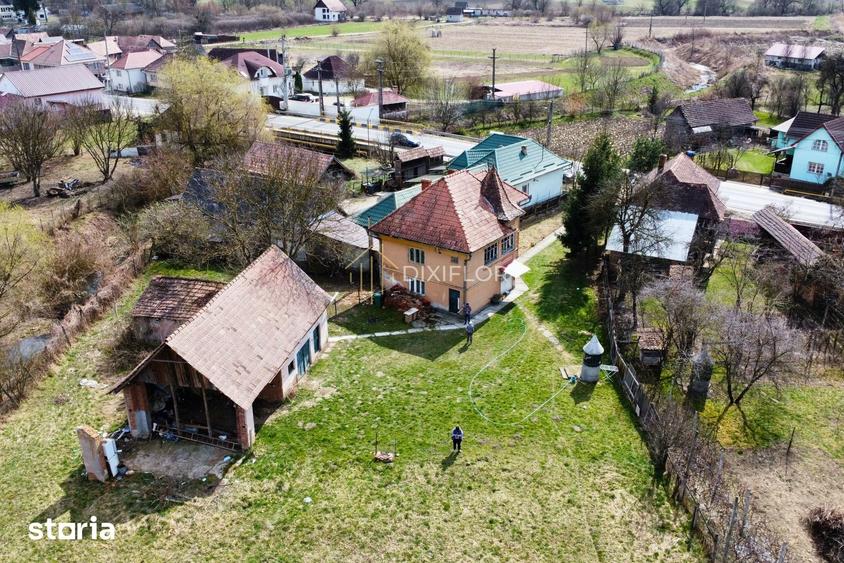 Casă cu 4 camere cu Teren 9600 Mp în Vânători