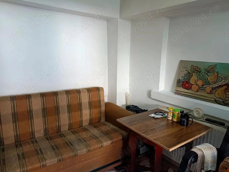 PROPRIETAR inchiriez camera mobilata la curte 13 Septembrie - 5