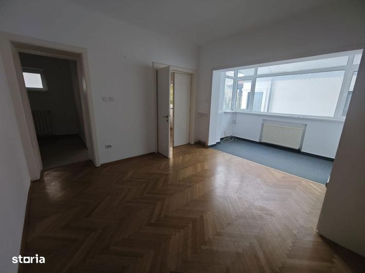 Apartament cu 5 camere, balcon si aer conditionat - 3