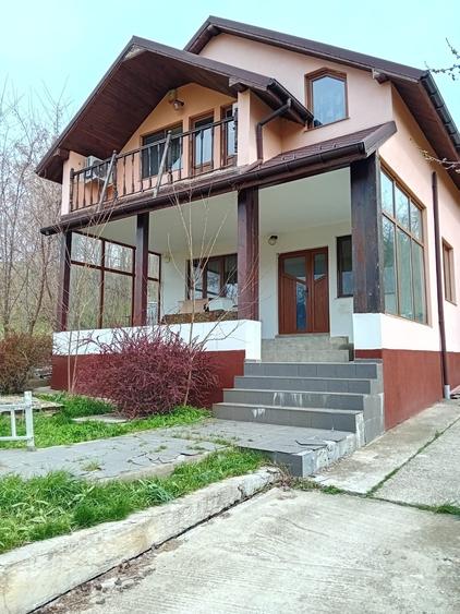 Vila de 150 mp  cu teren aferent de 3600 mp - 4