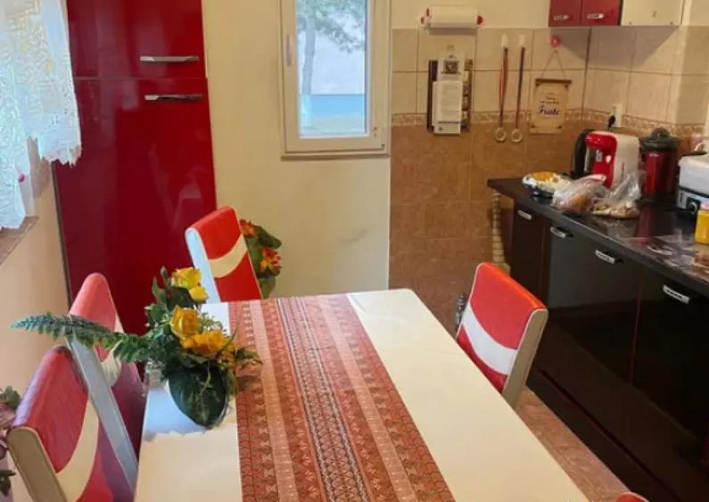 Apartament cu 3 Camere Decomandate-Parter Zona Burdujeni-Cuza Voda 2 - 4