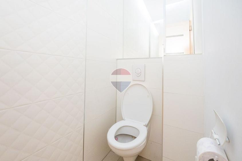 Spațiu comercial, de 193.94999694824 mp, în Central