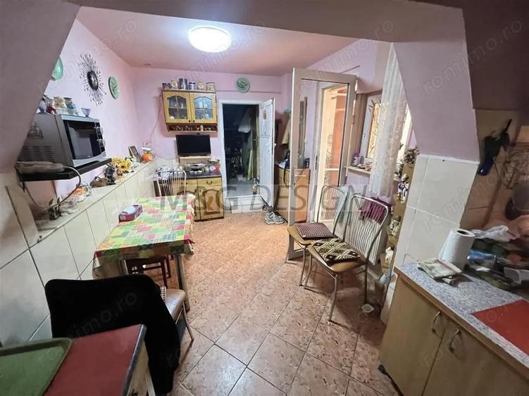 Casa pentru 2 familii zona Ghiroda CENTRALA teren 570mp - 4