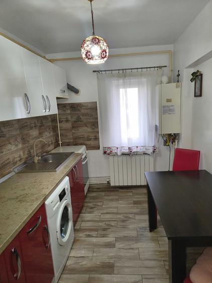 Inchiriez apartament 2 camere, mobilat, utilat, AC, zona Sud, 4/4. - 5