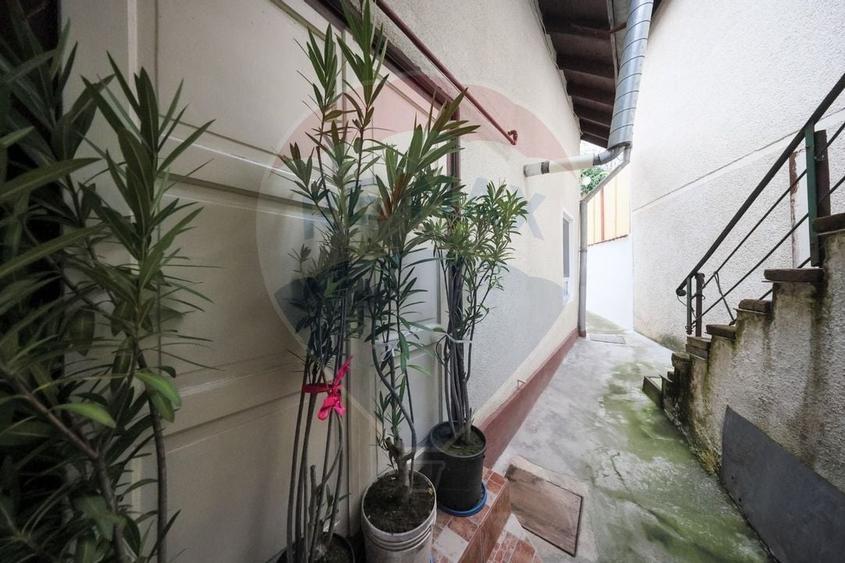 Corp de casa cu 2 studiouri independente, ideal pentru regim hotelier - 12