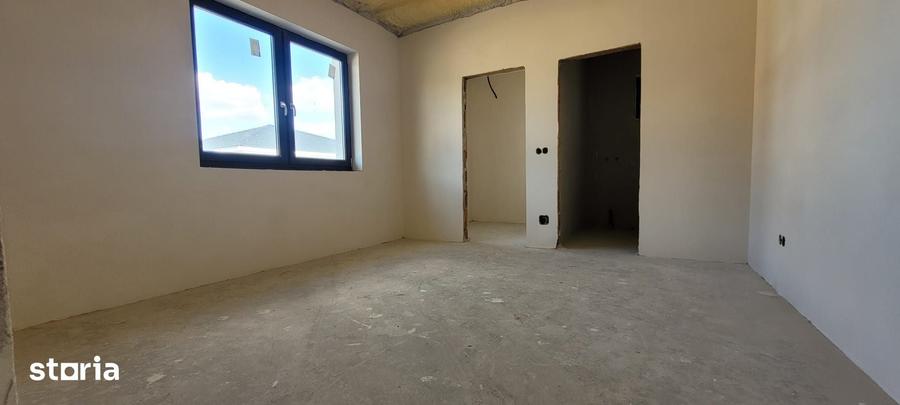 Casă cu 4 camere cu Teren 550 Mp în Lazuri