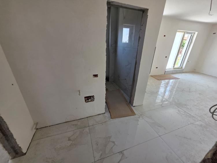 Apartament cu 2 camere decomandat în Fundeni
