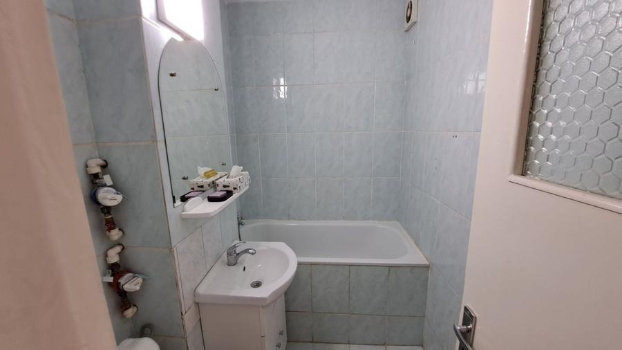 Apartament cu 3 camere semidecomandat în Bucur Obor