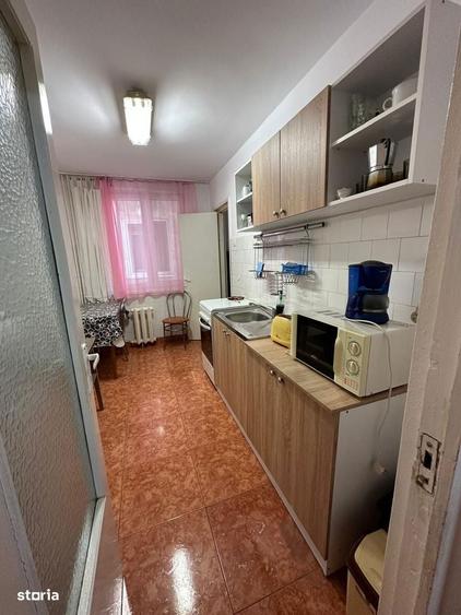 3 camere, 2 bai pentru echipa de 4-5 muncitori - zona Decebal - 7