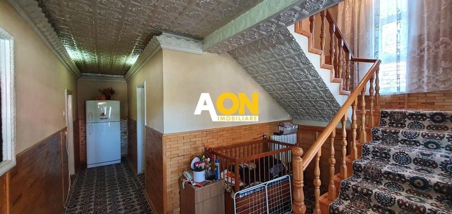 Casa cu 4 camere, garaj, teren 791 mp, zona Schit - 9