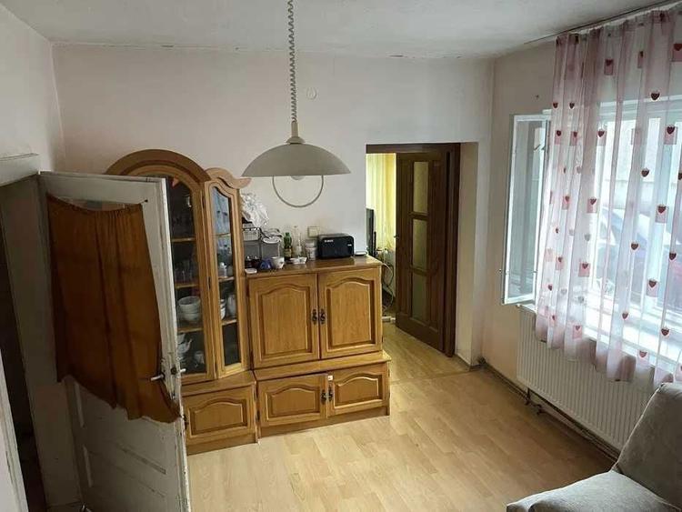Casa 5 camere + teren 1475 mp + utilitati Pericei - 1