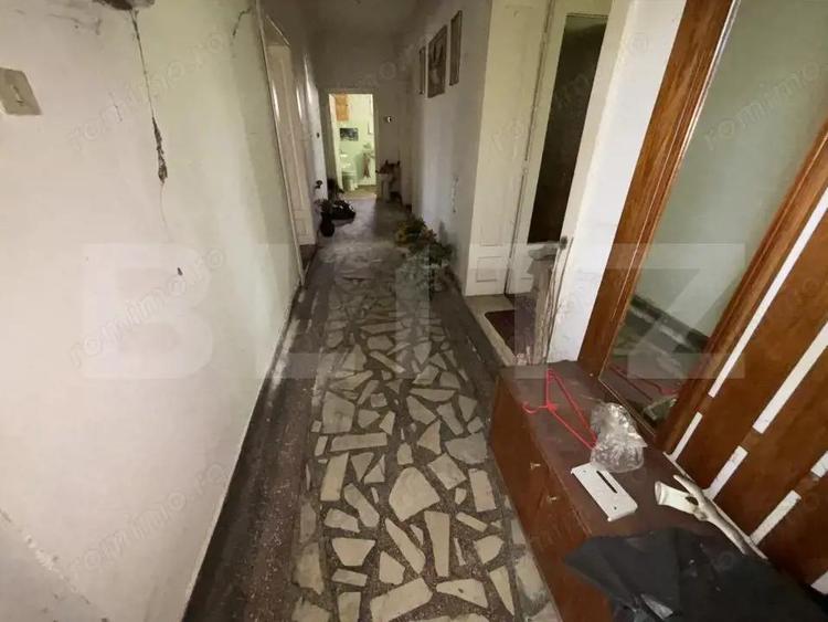 Casa de vanzare 3 camere - 4