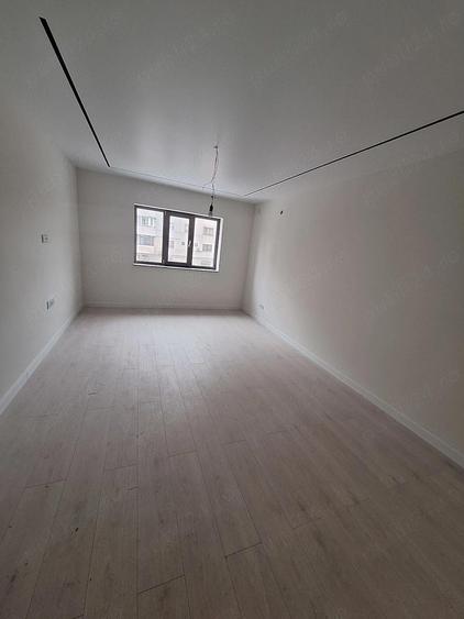 3 camere decomandate Baia Comunala etajul 1 - 1