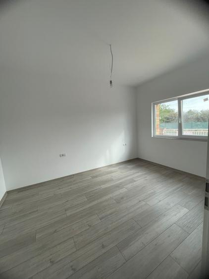 Două jumătăți de duplex, Bucovat - 2