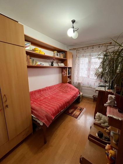 Ap. 3 camere decomandat - Pers. fizică  - Str. Petre Țuțea, zona Nicolina 1 - 4