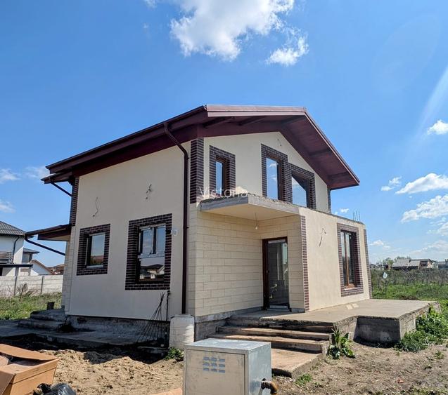 Casă cu 4 camere în Pantelimon