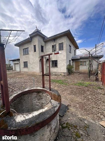 Casă cu 5 camere cu Teren 1000 Mp în Central