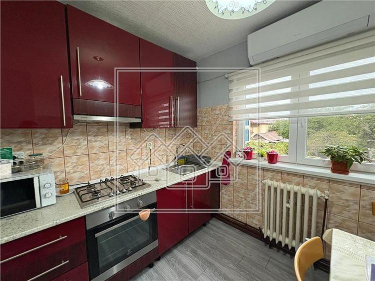 Apartament cu 4 camere decomandat în Lazaret