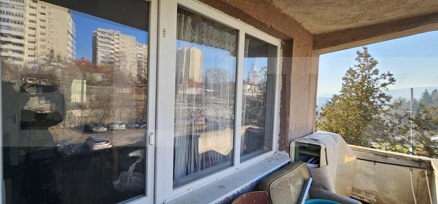 Apartament cu 4 camere semidecomandat în Simeria