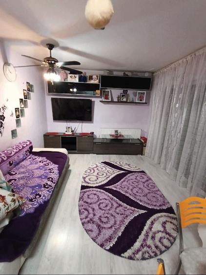 Apartament cu 3 camere decomandat în Florești