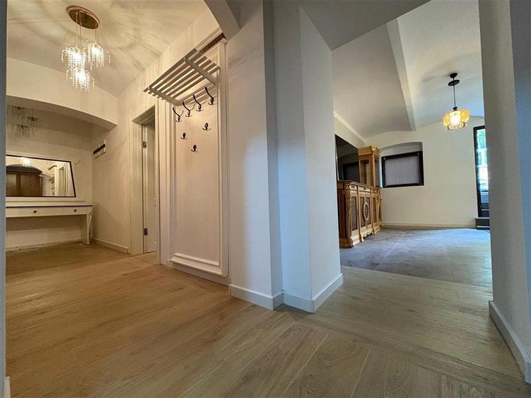 Apartament cu 3 camere decomandat, mobilat în P-ța Maria
