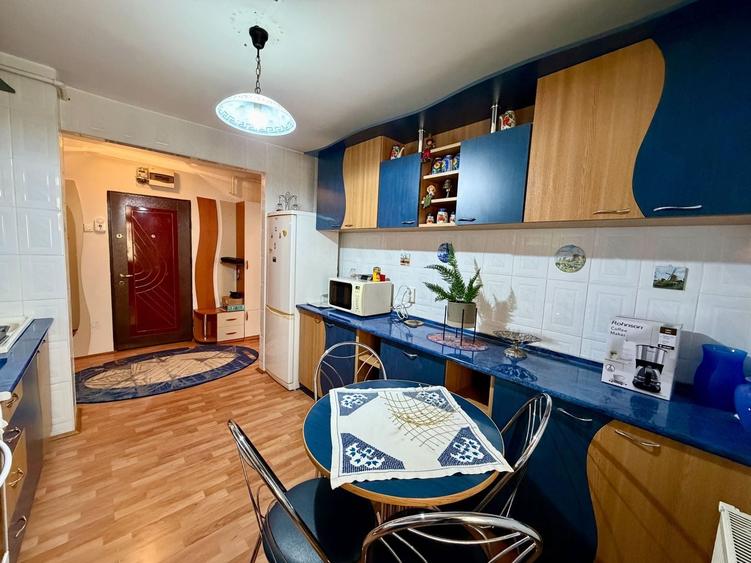 Apartament cu 2 camere decomandat, mobilat în Central