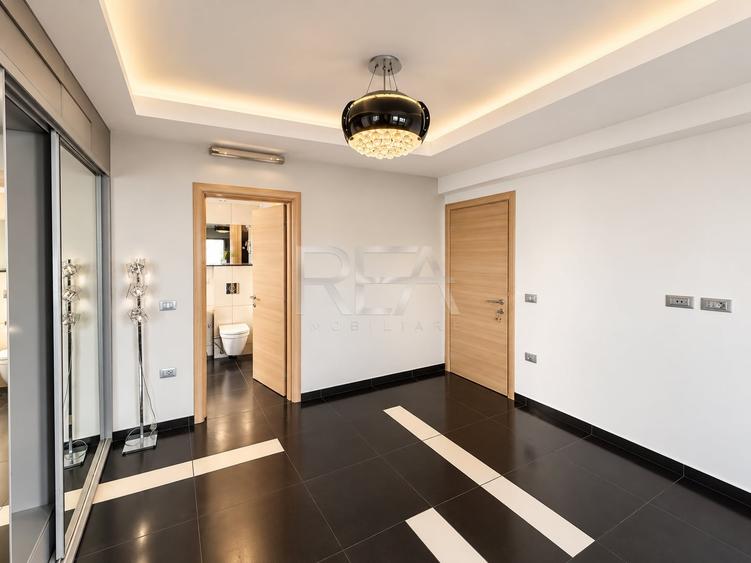 Apartament cu 3 camere semidecomandat, mobilat în Moșilor