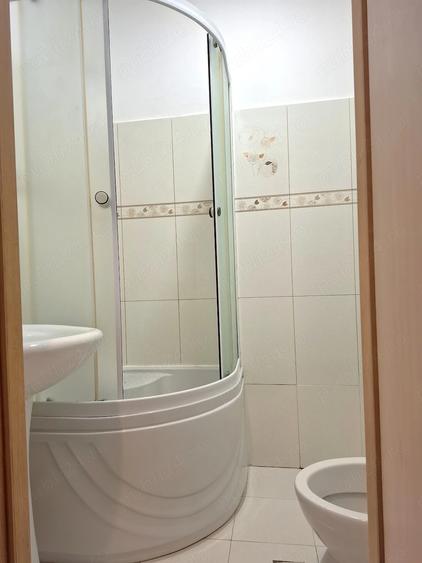Brasov zona garii - Lacramioarelor, living + 2 camere, 54mp, etaj 5, scara interioara. 81.000 EUR - 10