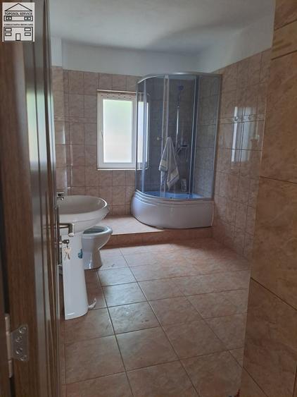 Casă individuală cu 5 camere cu Canalizare în Oncea