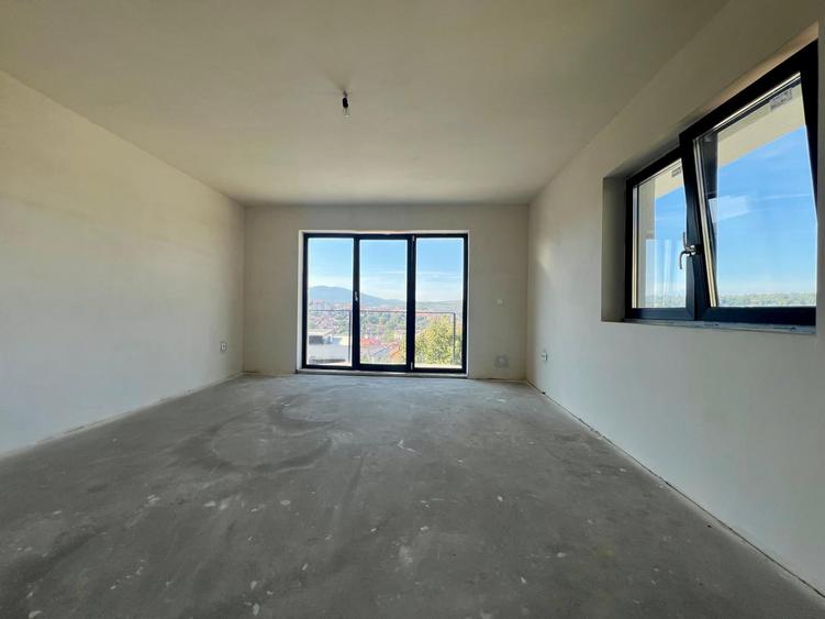 Duplex cu 3 camere cu Canalizare în Est
