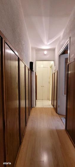 Apartament cu 4 camere semidecomandat în Central
