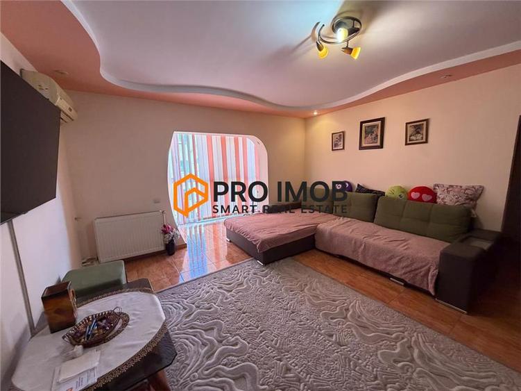 Apartament cu 3 camere decomandat, mobilat în 1 Decembrie